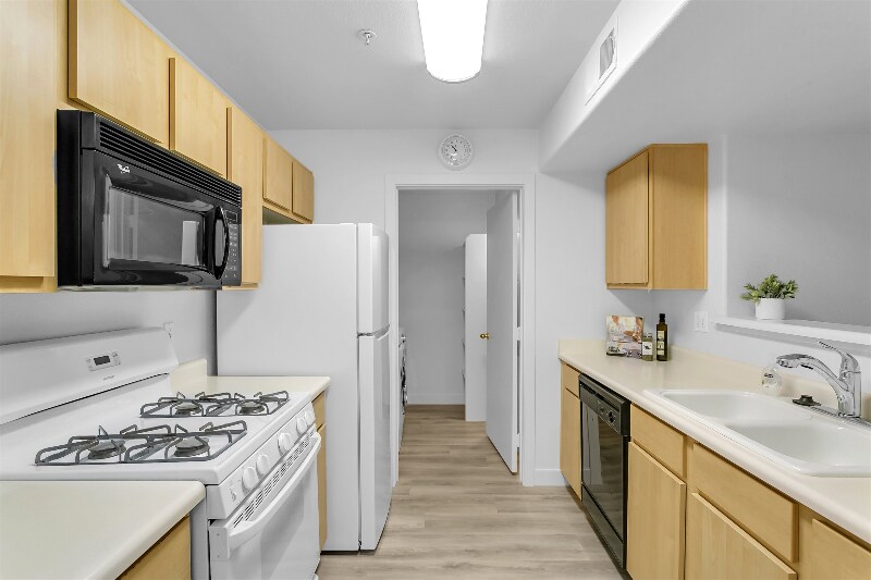 Building Photo - 950 Seven Hills Dr