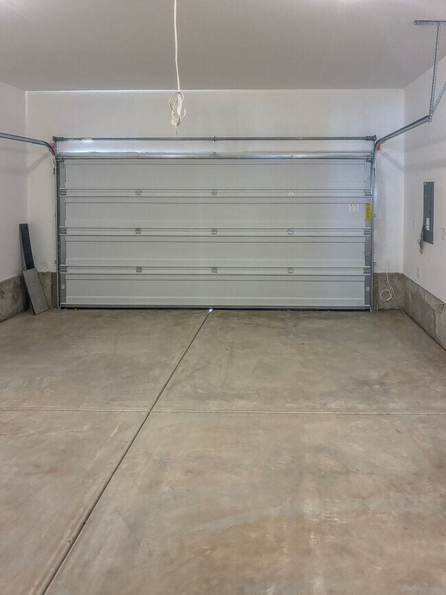 Building Photo - New Townhome 3 Bedroom Available now in Smith Creek Neighborhood