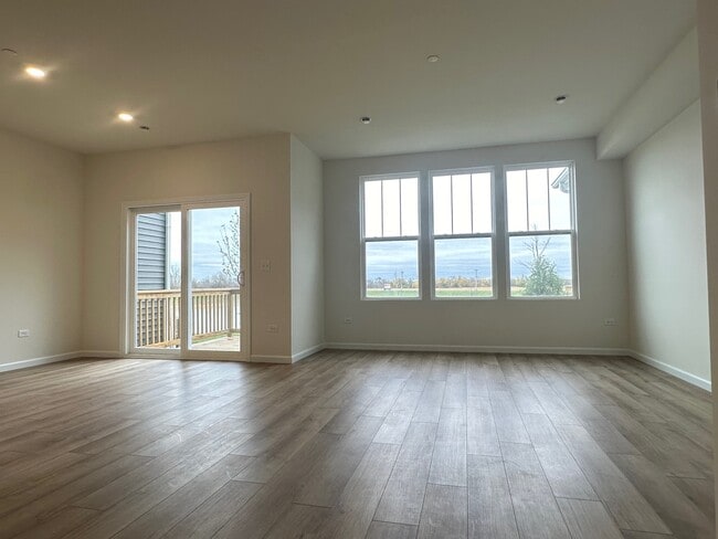 Building Photo - 5949 Hawkweed Dr