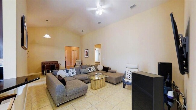 Building Photo - 1296 Lexington Manor SW