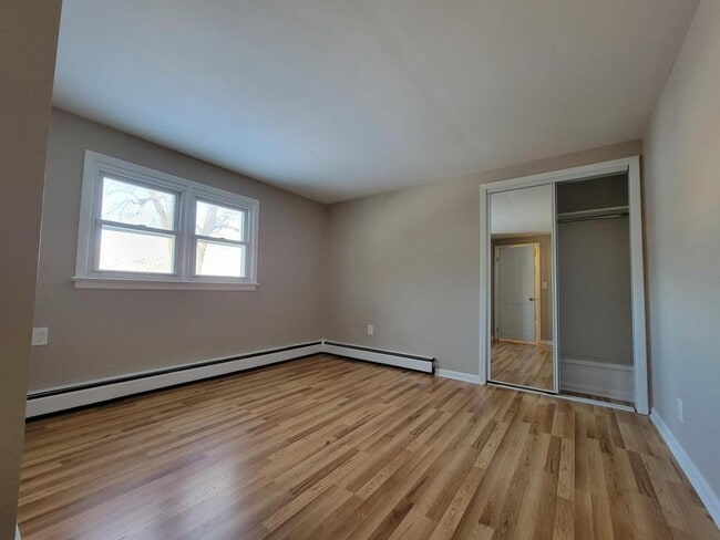 Building Photo - 67 Plum St