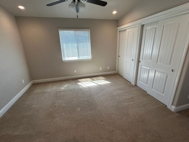 Building Photo - Townhouse for Rent in Anderson CA | Garage, Fenced Yard, Modern Upgrades