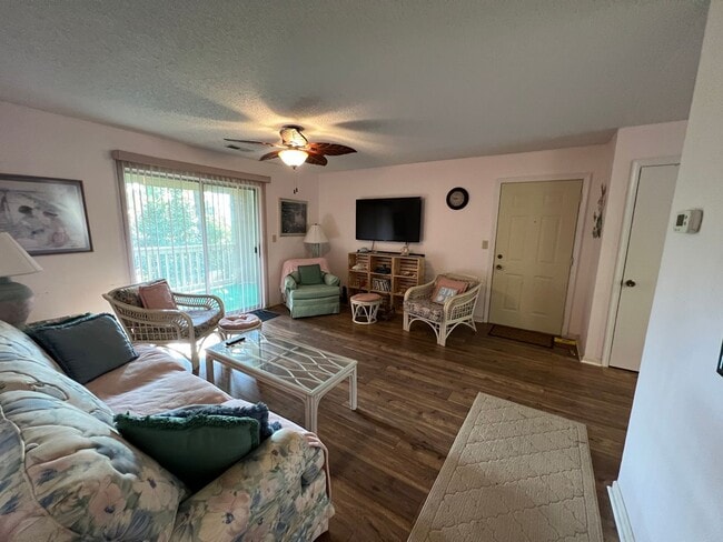 Building Photo - FURNISHED 2 BEDROOM/2 BATH UNIT 2ND FLOOR