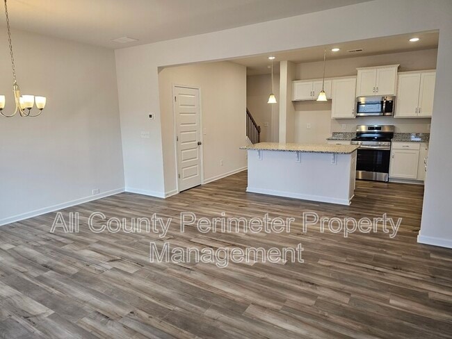 Building Photo - 256 Dupont Dr