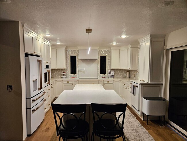 Building Photo - Kalispell Home with stunning mountain views