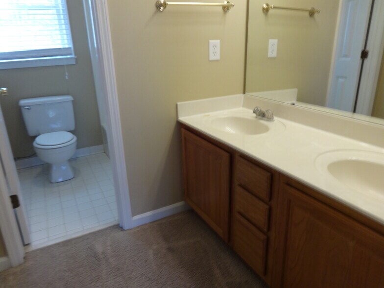 Building Photo - 1358 Velvet Creek Way SW