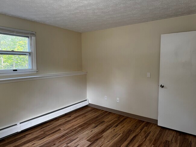 Building Photo - Briarwood 10