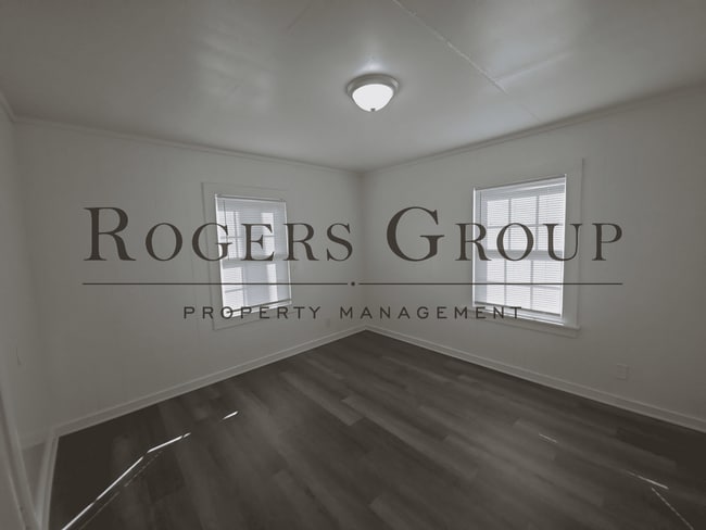 Building Photo - 758 David St