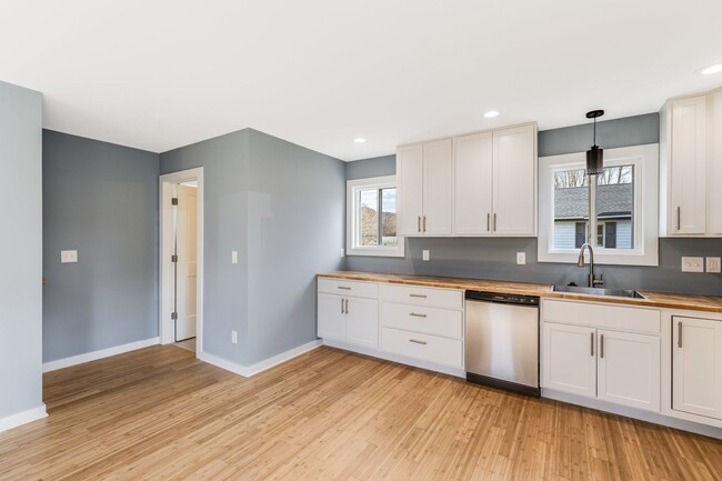 Building Photo - Newly-Built 2-Bedroom Home in Woodfin/Nort...