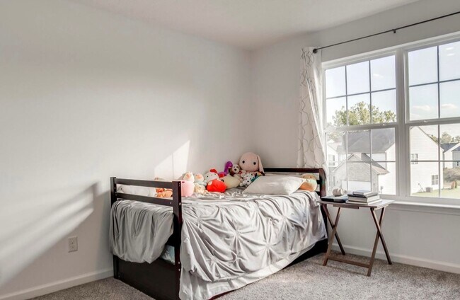 Building Photo - 4BR/2/5 Bath Home for Rent - Overlook at Eastwood - Two Car Garage!