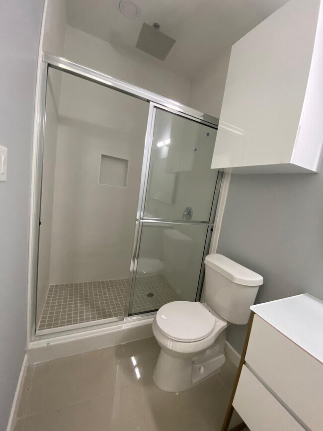 Building Photo - 1428 W Harrison Ave