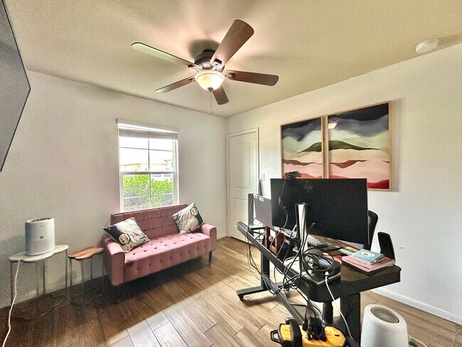 Building Photo - Stunning 3/BR 2/BA Home with Spacious Back...