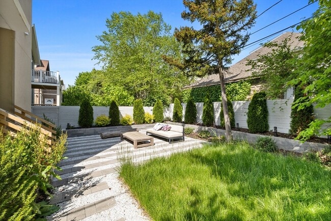 Building Photo - 80 Alpine St