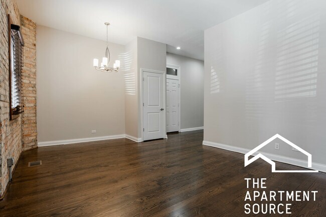 Building Photo - 1756 W Montrose Ave