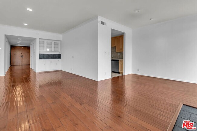 Building Photo - 8642 Gregory Wy