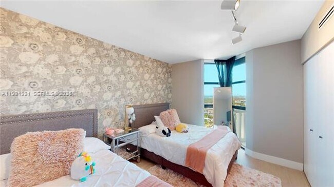 Building Photo - 1000 E Island Blvd