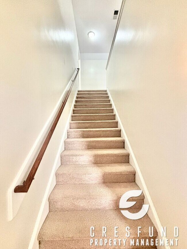 Building Photo - Freshly Painted and Spacious 4 Bedroom, 3 ...