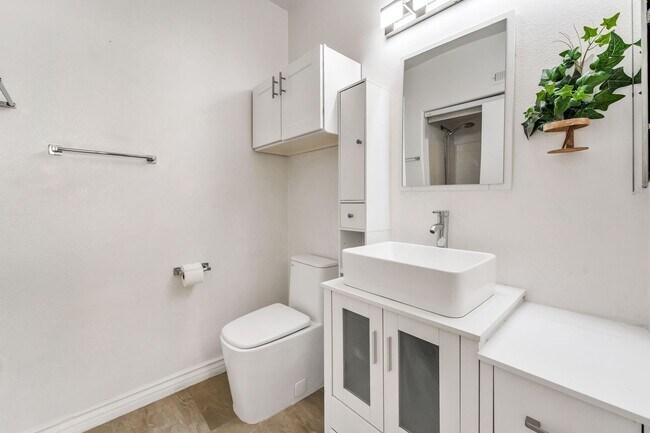 Building Photo - Modern Gated Condo with Upgraded Interior and Attached Garage in Prime South Las Vegas Location!