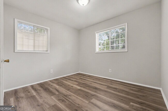 Building Photo - 1315 Pineglen Dr
