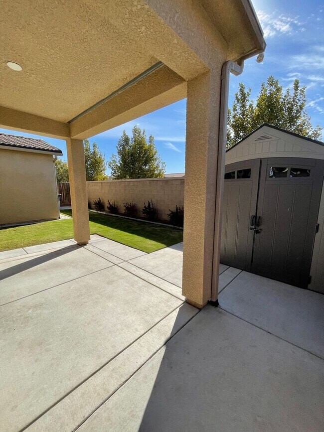 Building Photo - Lovely Clovis home, coming soon!