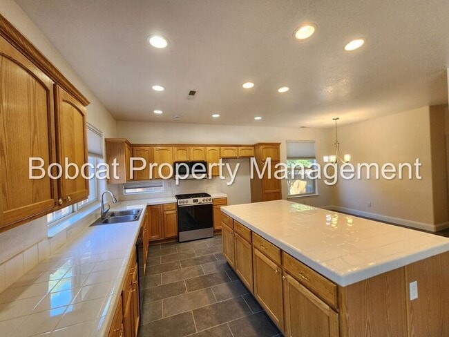 Building Photo - 1240 Flintwood Dr
