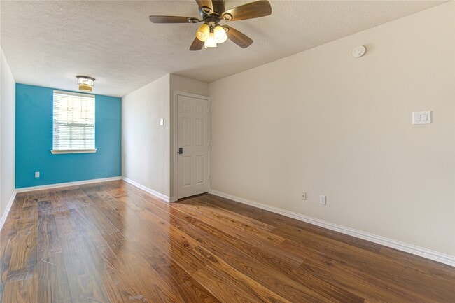 Building Photo - 1115 Enclave Square E