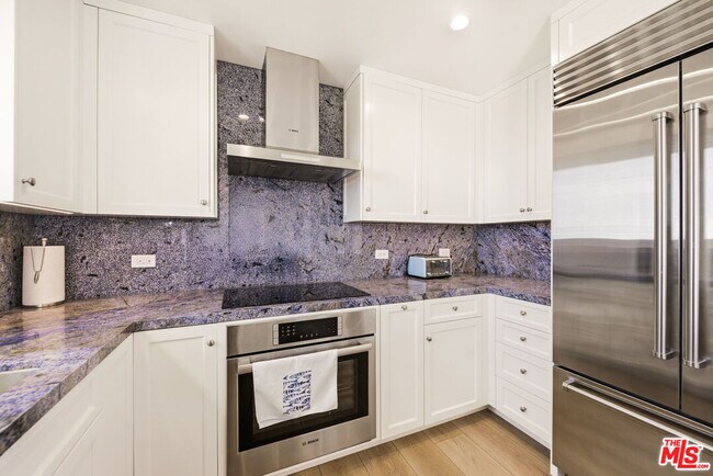 Building Photo - 6817 Seawatch Ln