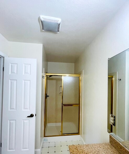 Shower - 19920 Portal Plz