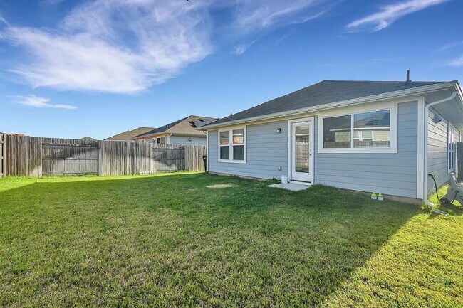 Building Photo - 121 Crescent St