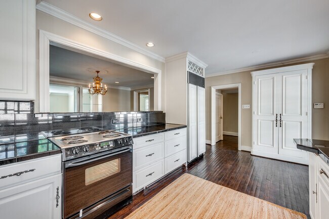 Building Photo - 4520 Westway Ave