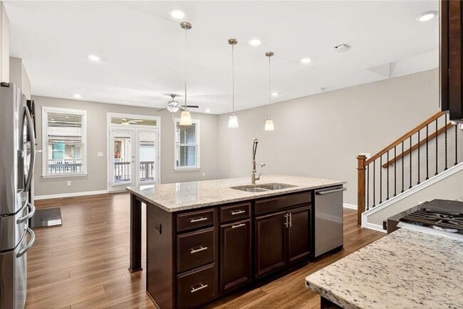 Building Photo - 3960 Redwood Dr