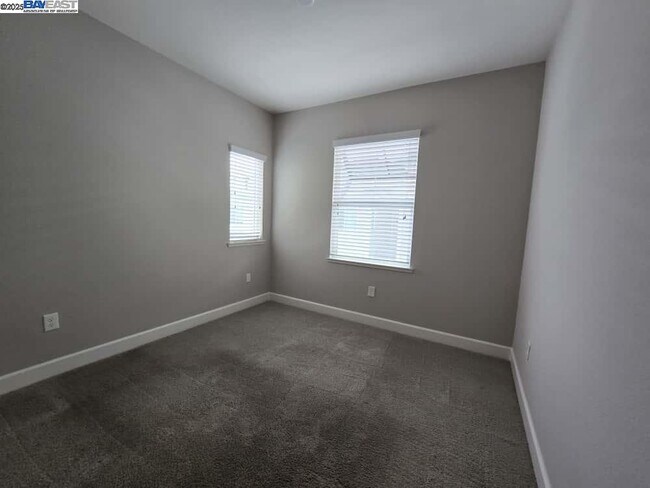 Building Photo - 8553 Waveside Wy