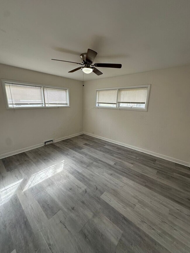 Building Photo - 4 bedroom 1 bath