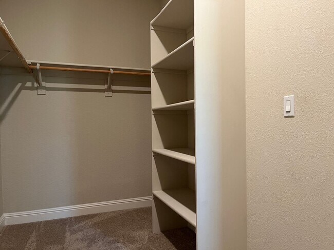 Building Photo - 10833 Portico Cir