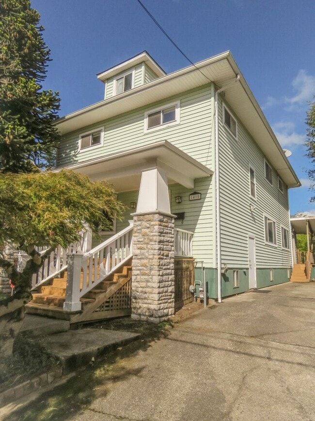 Building Photo - *** 4 Bedroom Sellwood Home ***
