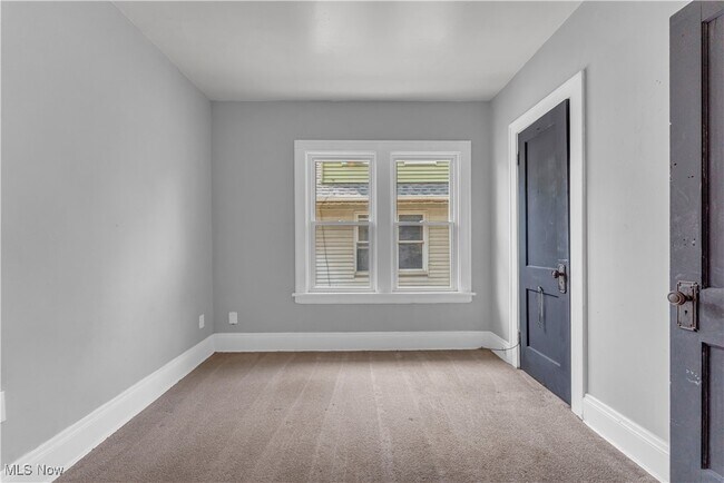 Building Photo - 862 Greyton Rd
