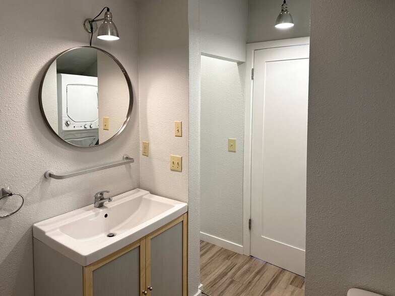 Building Photo - 848 3rd St