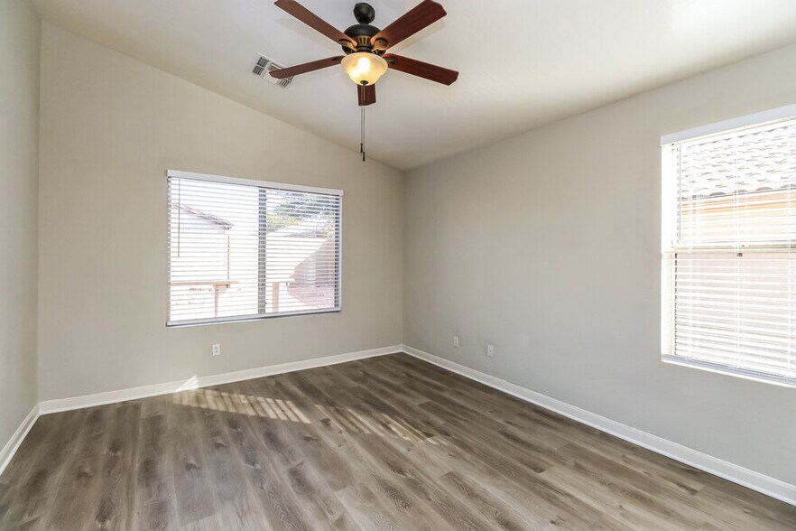 Building Photo - 10940 E Diamond Ave