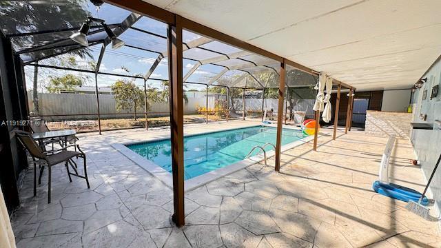 Building Photo - 6980 Scott St