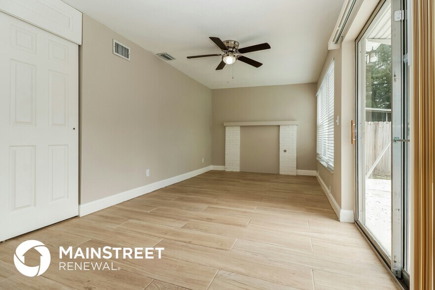 Building Photo - 10554 52nd Ave N