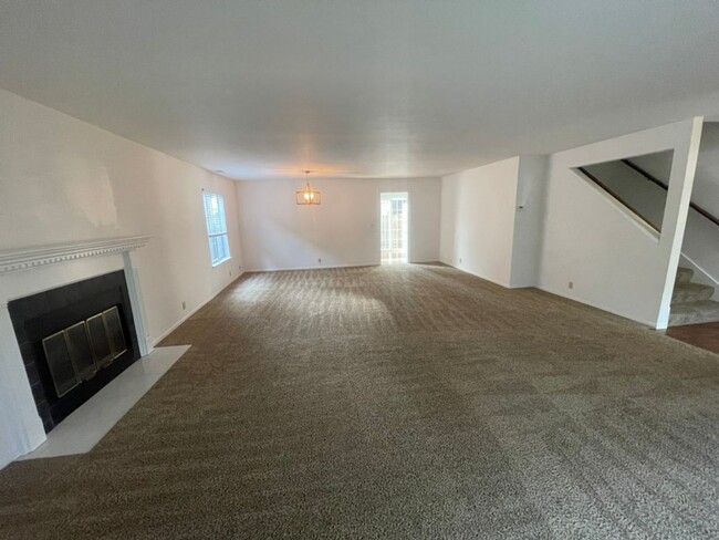 Building Photo - Large three-bedroom condo with huge Living...