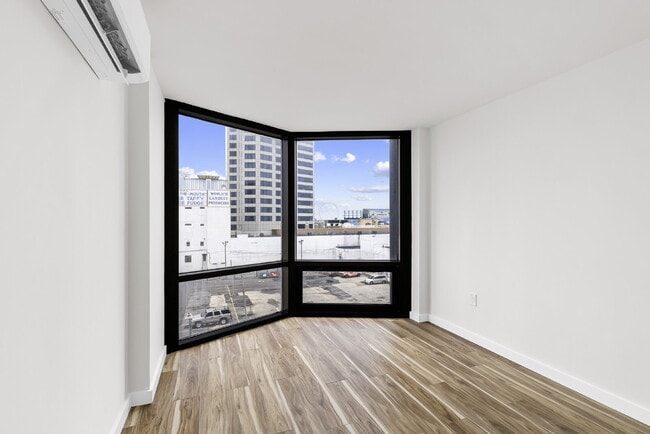 Building Photo - Boardwalk House A-03 | Spacious 1BR, 528 SF
