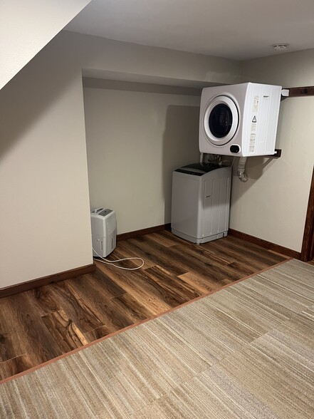 Building Photo - 208 4th St