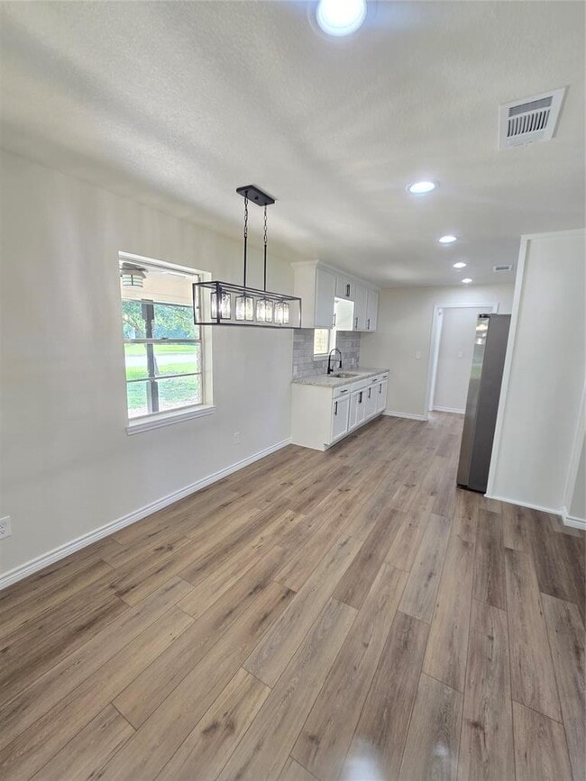 Building Photo - 1025 Terra Alta Dr