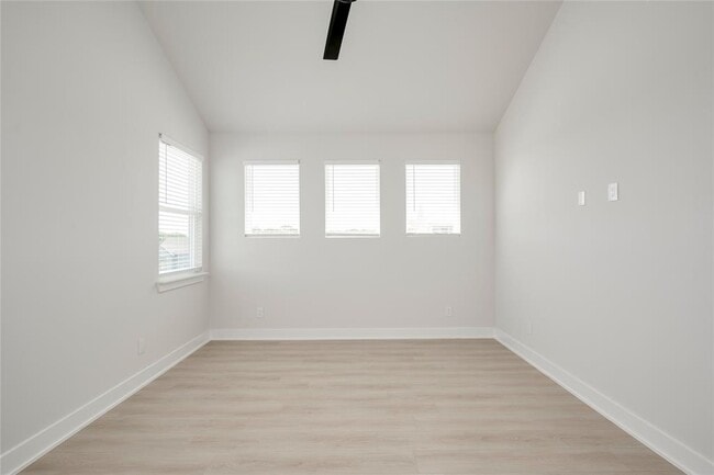 Building Photo - 2725 Bristol Dr