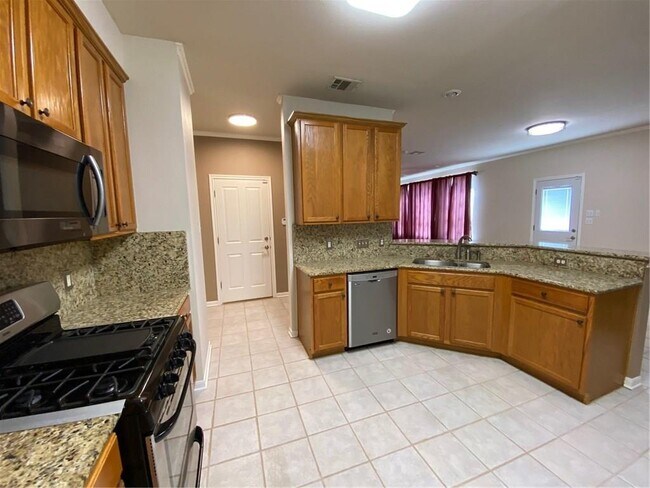 Building Photo - 8811 Glen Canyon Dr