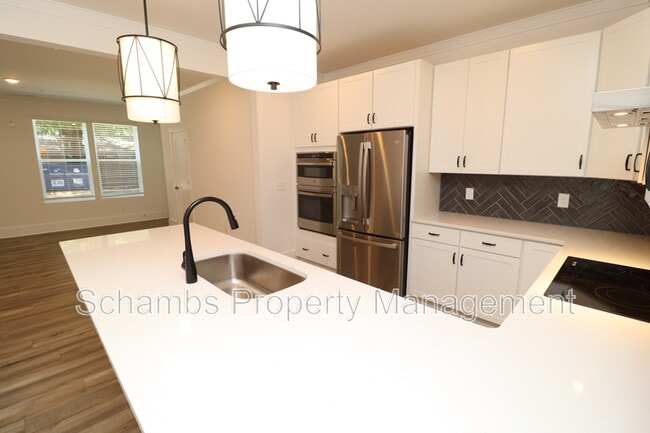 Building Photo - 110 Byrum St