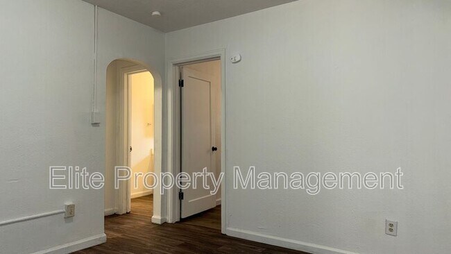 Building Photo - 200 W Arroyo Ave