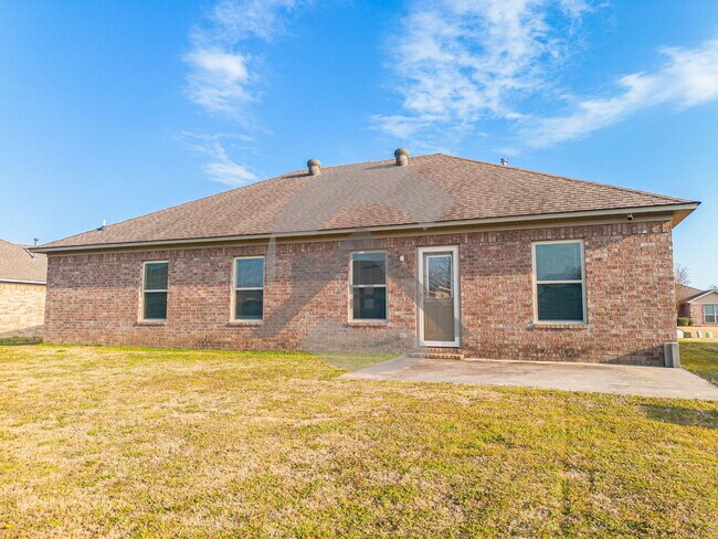 Building Photo - 2405 Canterbury Ln