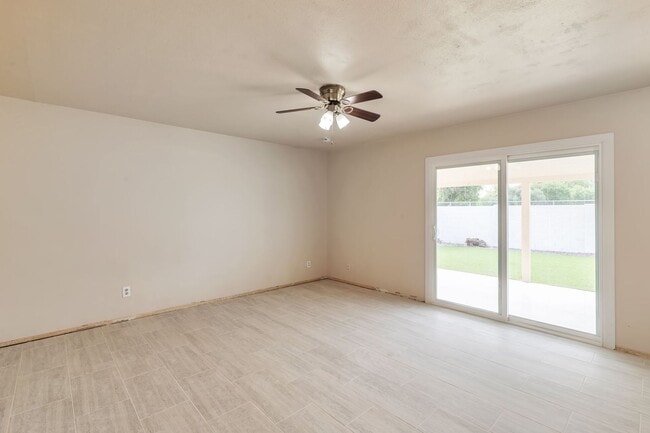 Building Photo - Spacious 6-Bedroom, 4-Bath Pool Home Near ASU Campus